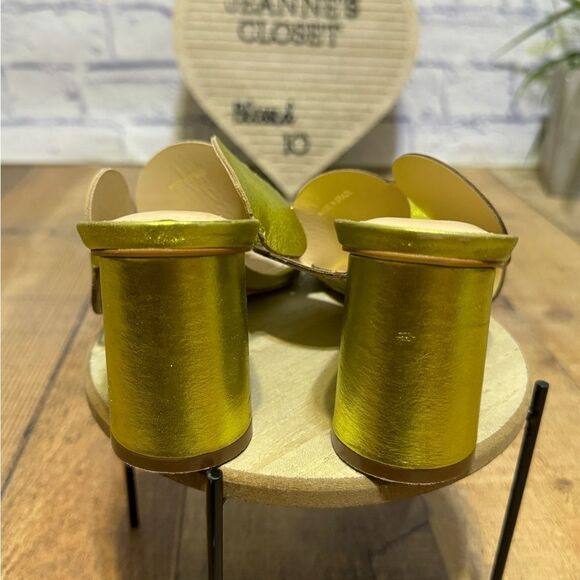 CECELIA NEW YORK
Bisquet Sandal In Yellow Metallic size 6 - Picture 6 of 12